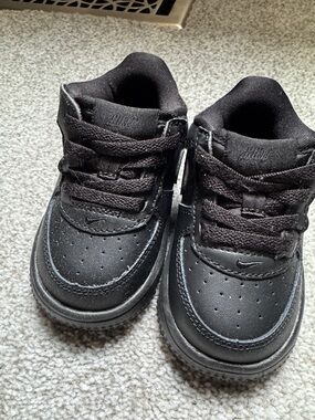 Nike Kids Black Low-Top Sneakers